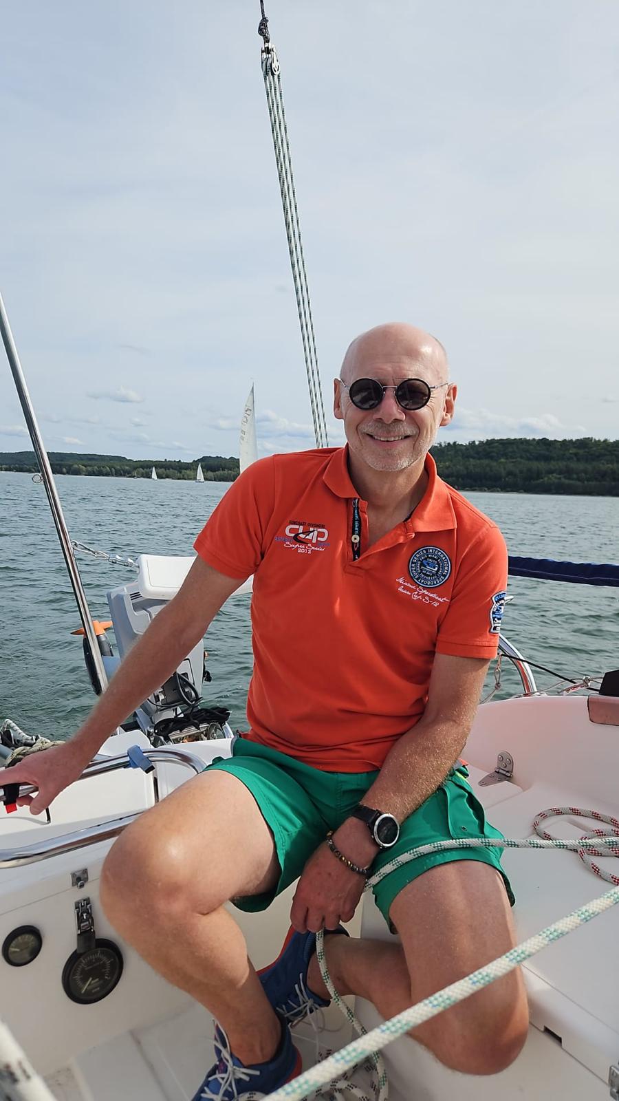 Rainer Alt beim Segeln am Brombachsee